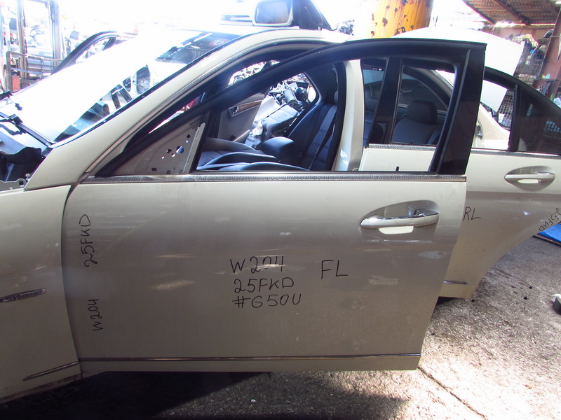 Дверь Mercedes-benz C-class W204