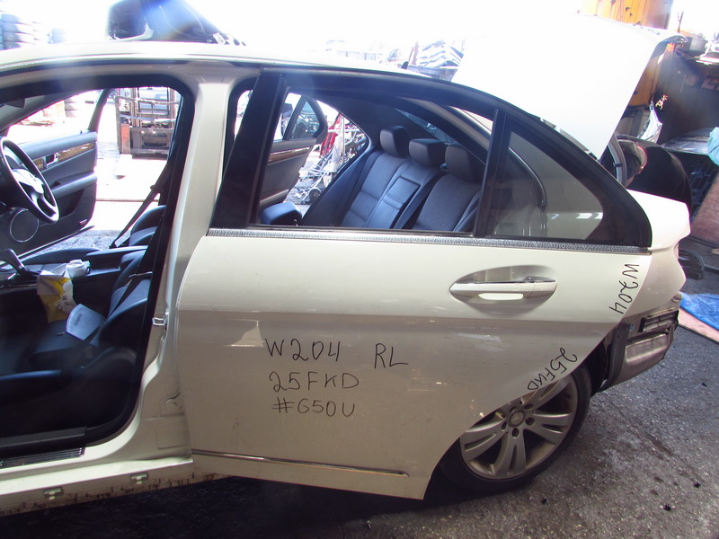 Дверь Mercedes-benz C-class