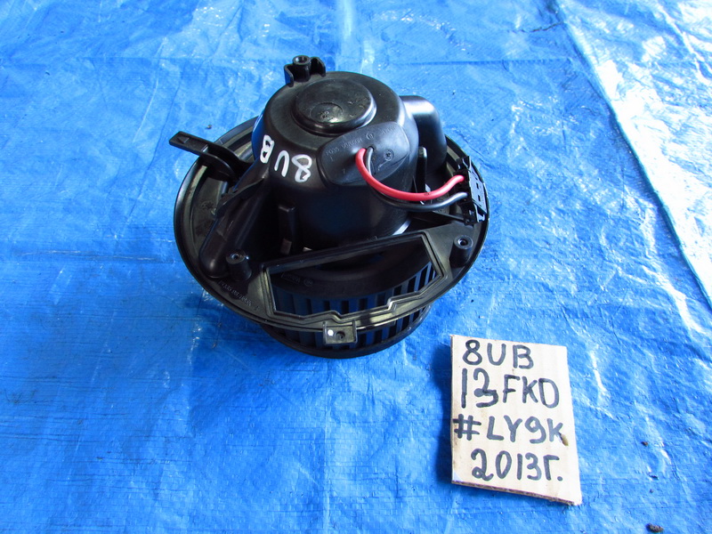 Моторчик печки Audi Q3