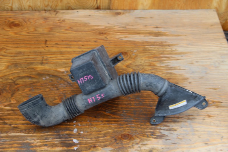 Воздухозаборник Suzuki Swift HT51S