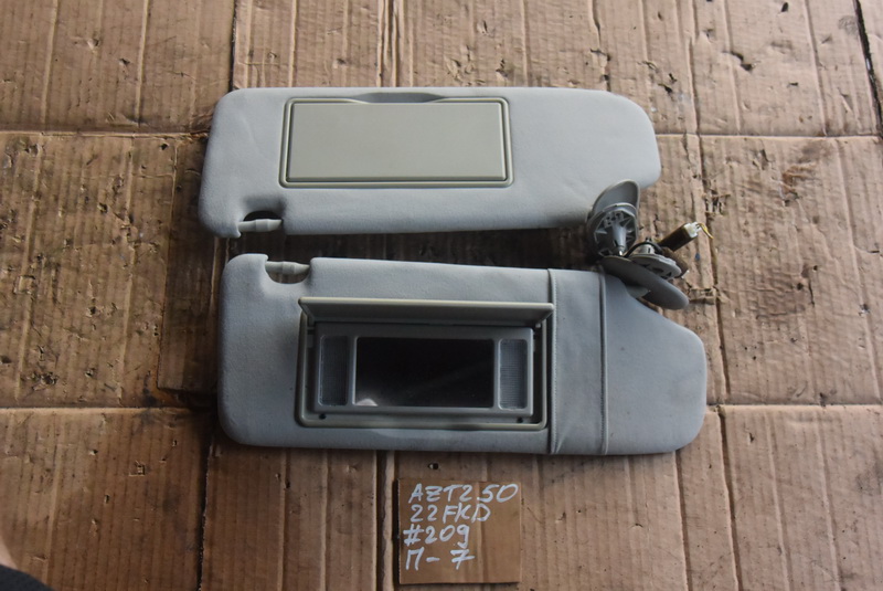 Козырек солнцезащитный Toyota Avensis AZT250