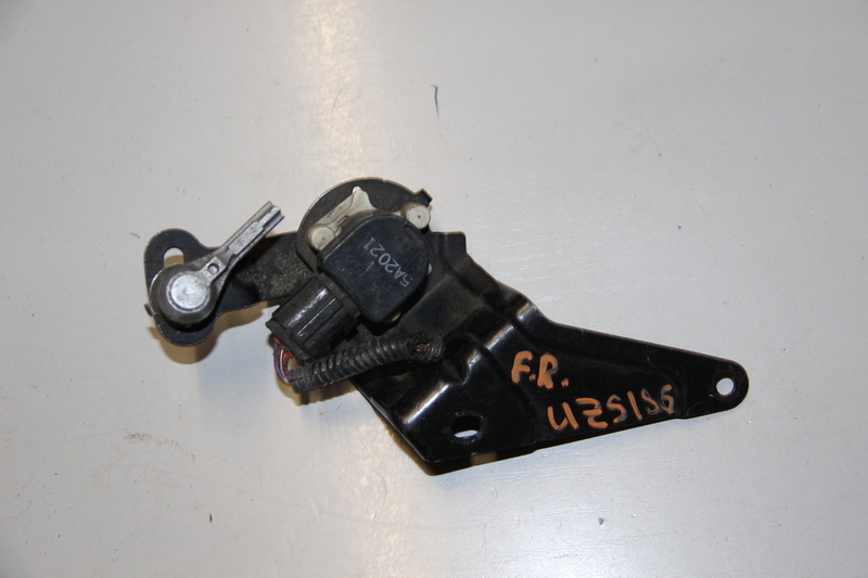 Датчик положения кузова Toyota Crown Majesta