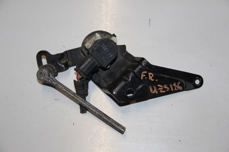 Датчик положения кузова Toyota Crown Majesta