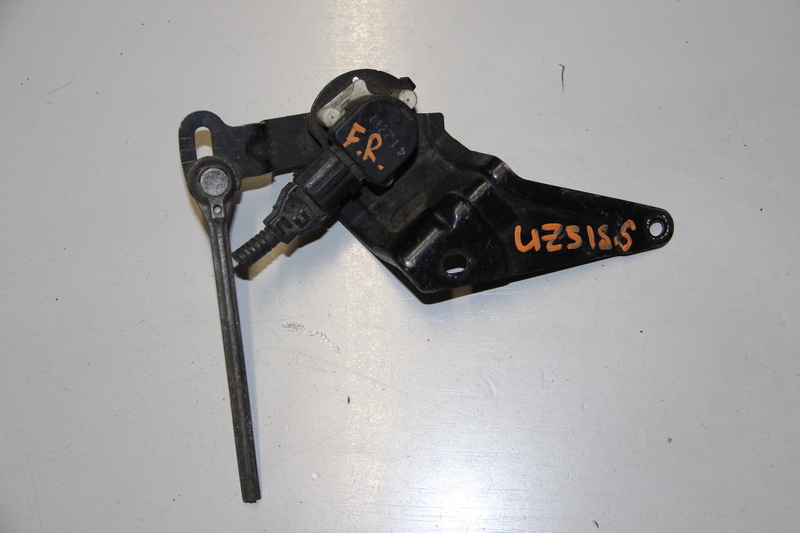 Датчик положения кузова Toyota Crown Majesta UZS186