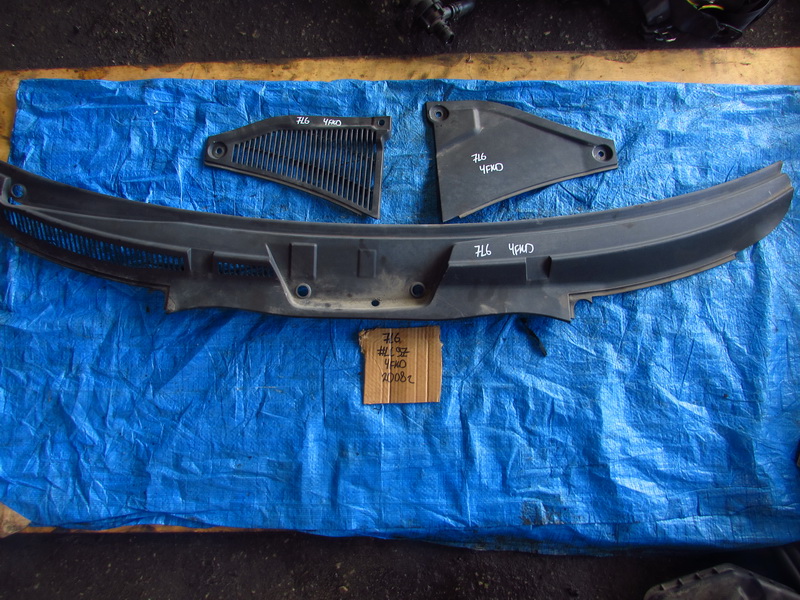 Решетка под лобовое стекло Volkswagen Touareg 7L6