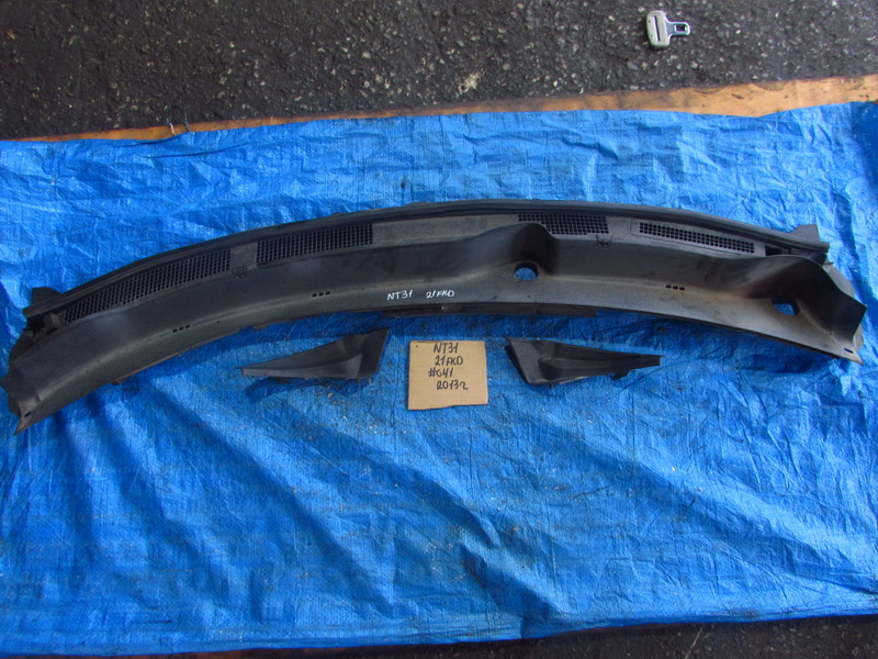 Решетка под лобовое стекло Nissan X-Trail NT31