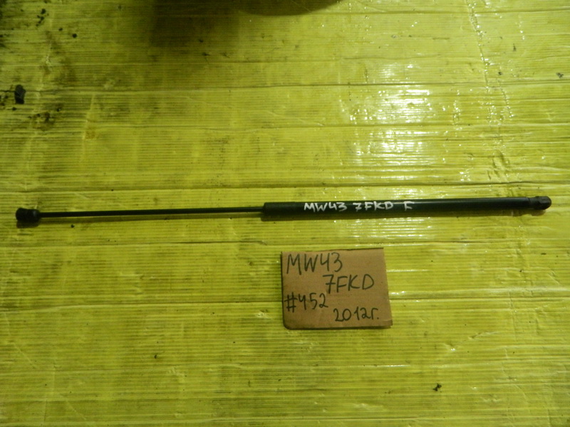 Амортизатор капота Volvo V50