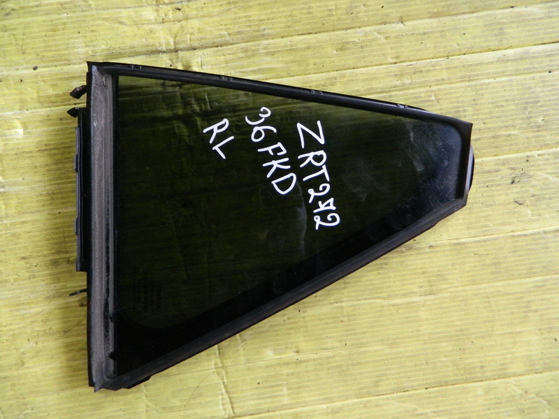 Форточка двери Toyota Avensis ZRT272