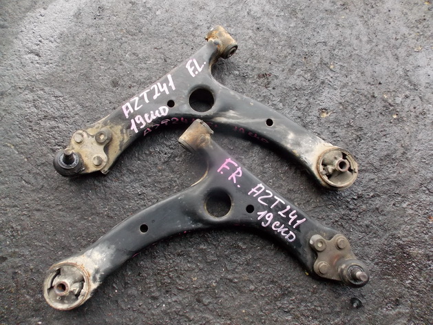 Рычаг Toyota Caldina