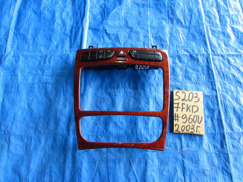 Кнопка аварийной сигнализации Mercedes-benz C-class