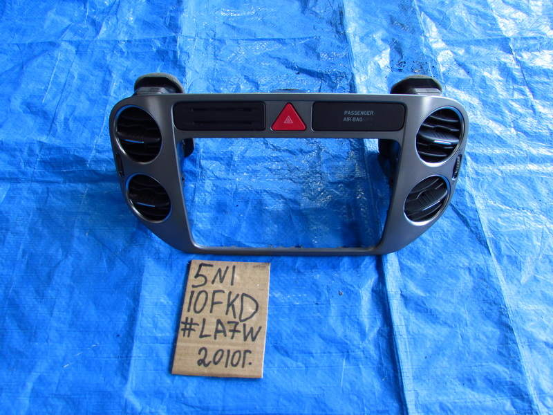 Рамка магнитофона Volkswagen Tiguan 5N1