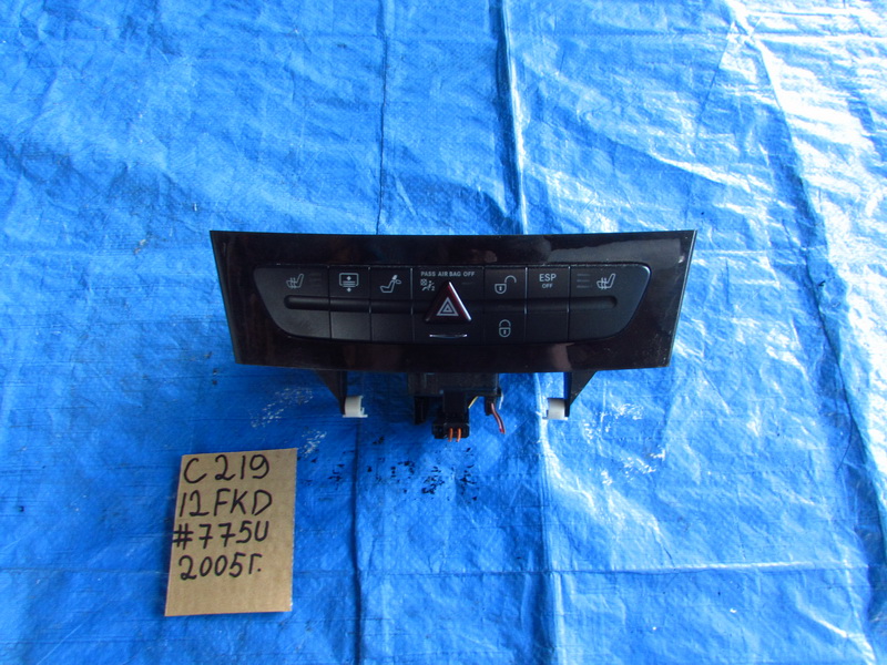 Кнопка аварийной сигнализации Mercedes-benz Cls-class