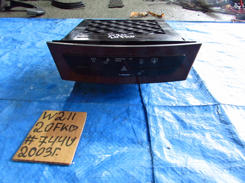 Кнопка аварийной сигнализации Mercedes-benz E-class W211