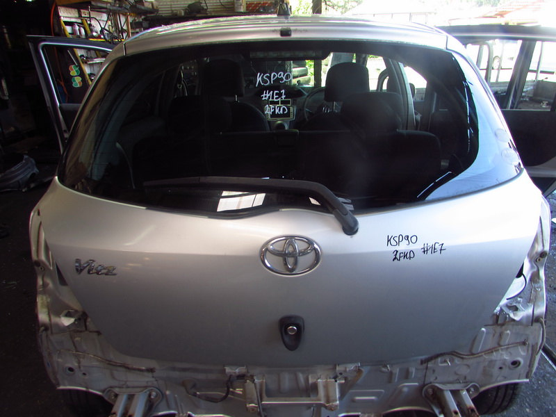 Дверь задняя Toyota Vitz