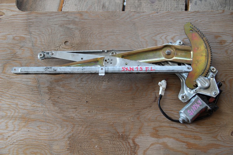 Стеклоподъемник Toyota Nadia SXN15