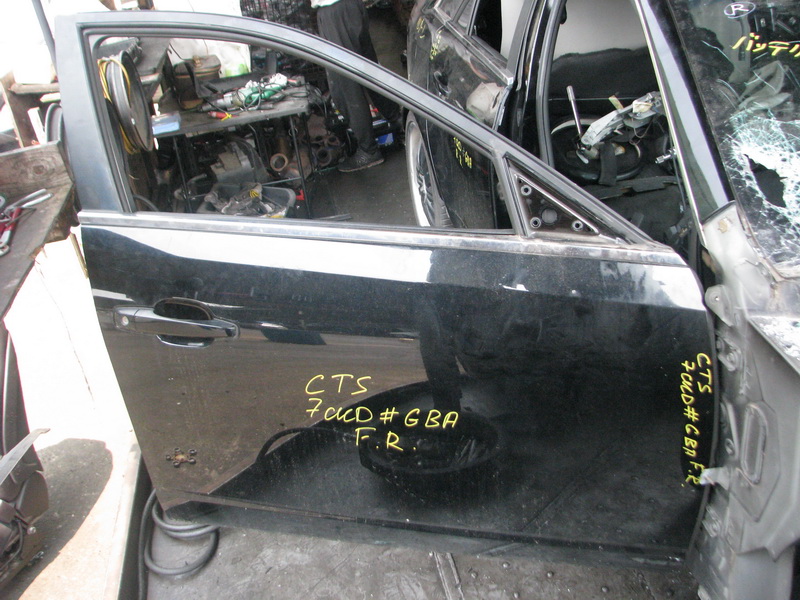 Дверь Cadillac Cts
