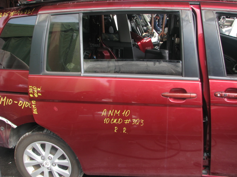 Дверь Toyota Isis ANM10