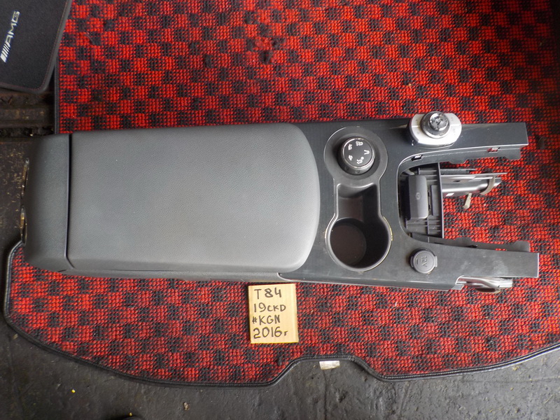 Подлокотник Peugeot 3008 T84