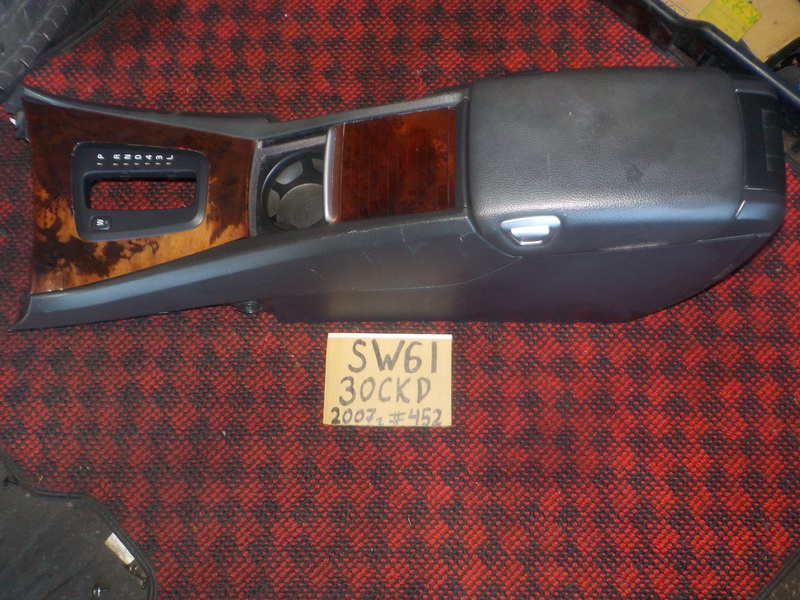 Подлокотник Volvo V70 SW61