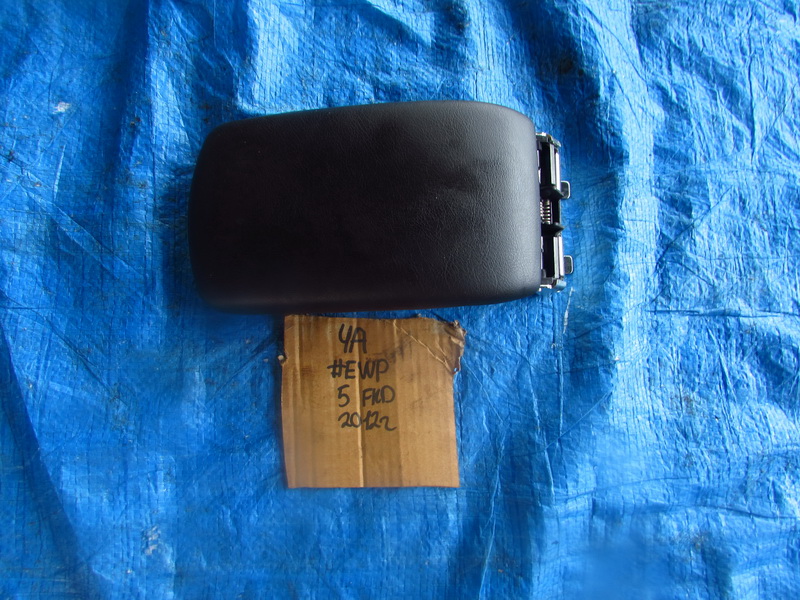 Подлокотник Peugeot 308