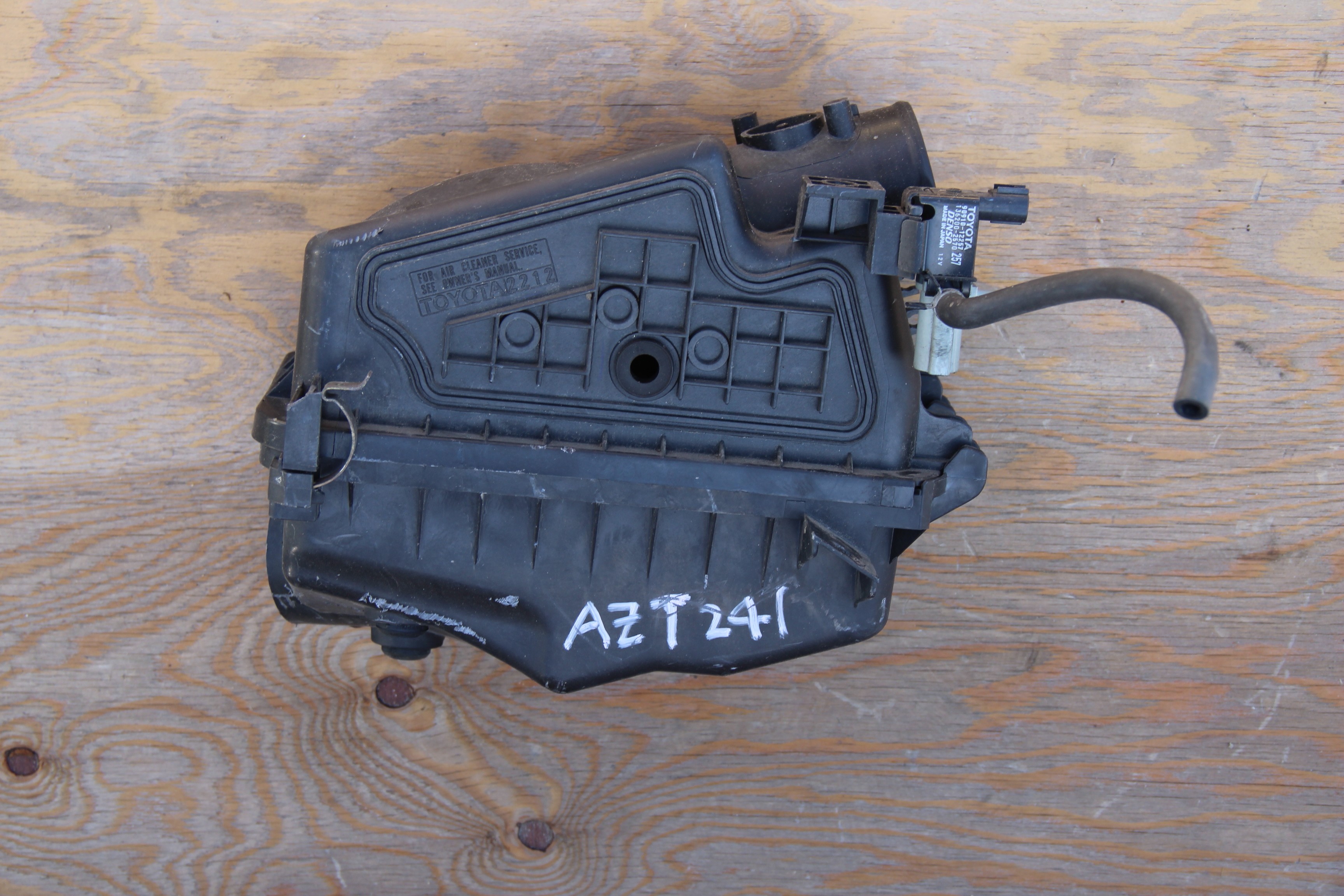 Корпус воздушного фильтра Toyota Caldina