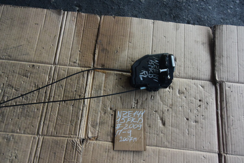 Замок двери Toyota Corolla Fielder