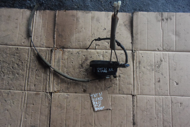 Замок двери Nissan X-Trail