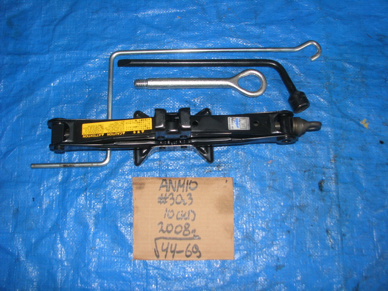 Домкрат Toyota Isis ANM10