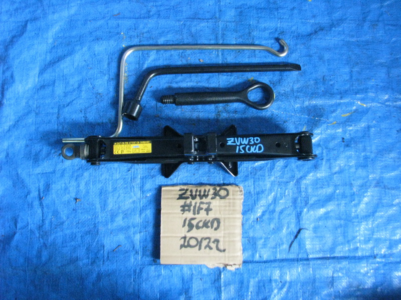 Домкрат Toyota Prius