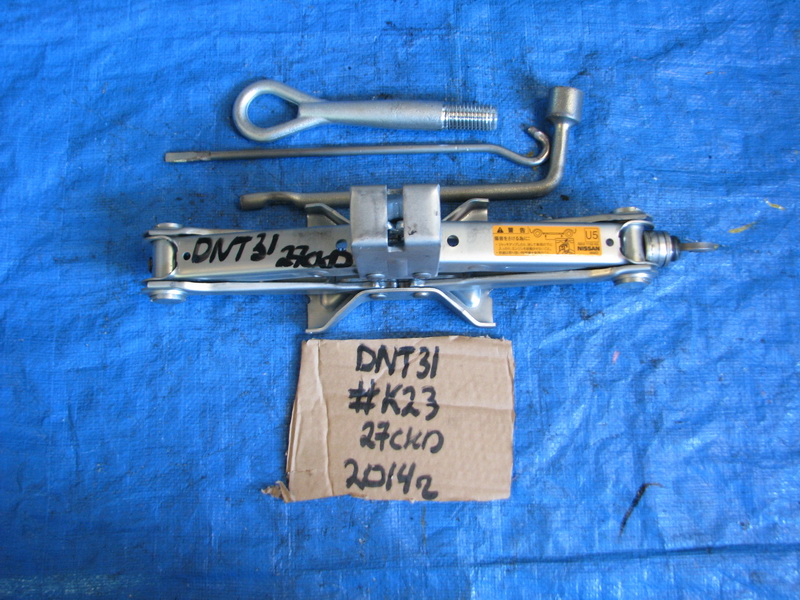 Домкрат Nissan X-Trail