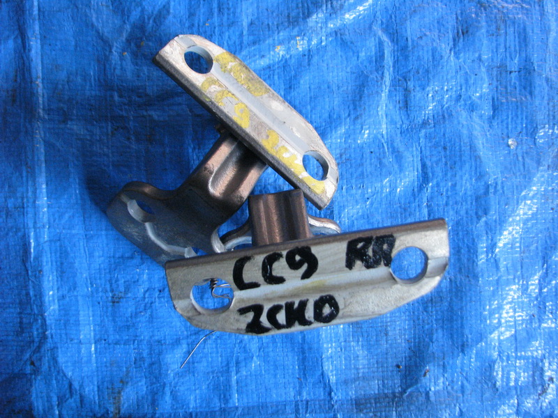 Петля двери Jaguar Xf CC9