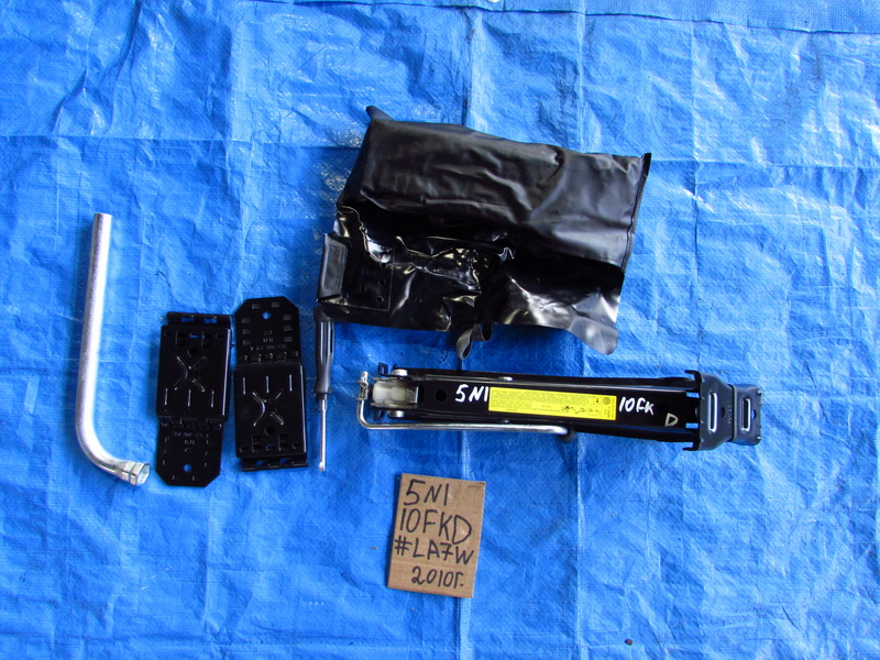 Домкрат Volkswagen Tiguan 5N1