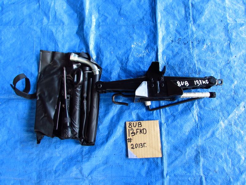 Домкрат Audi Q3 8UB