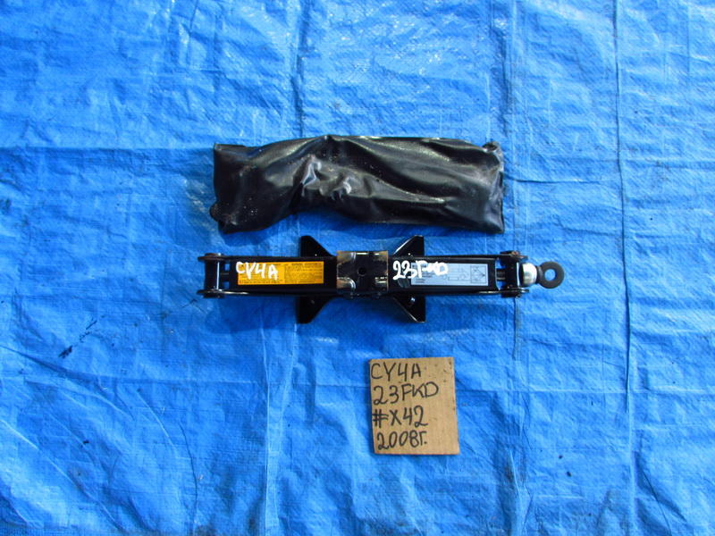 Домкрат Mitsubishi Lancer CY4A