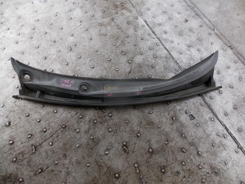 Решетка под лобовое стекло Toyota Wish