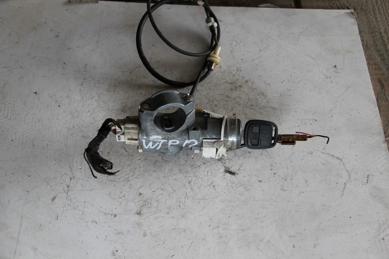 Замок зажигания Nissan Primera