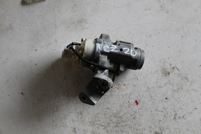 Замок зажигания Toyota Raum