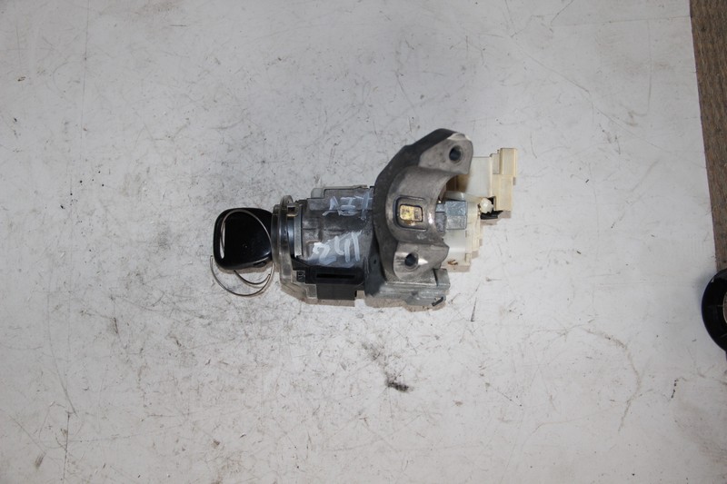 Замок зажигания Toyota Caldina