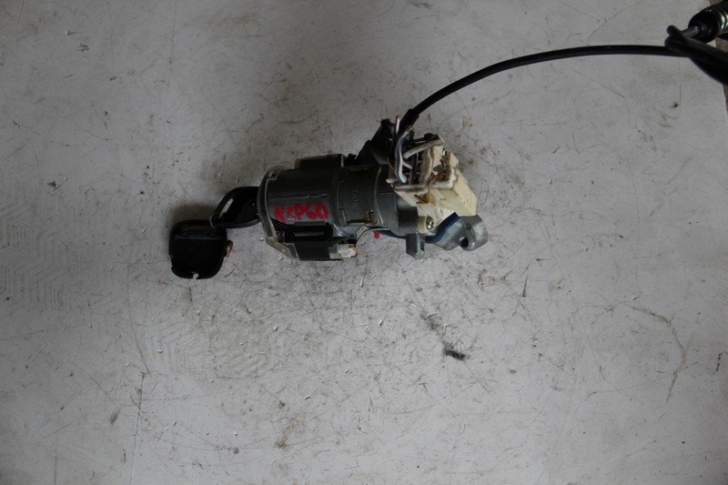 Замок зажигания Toyota Ist