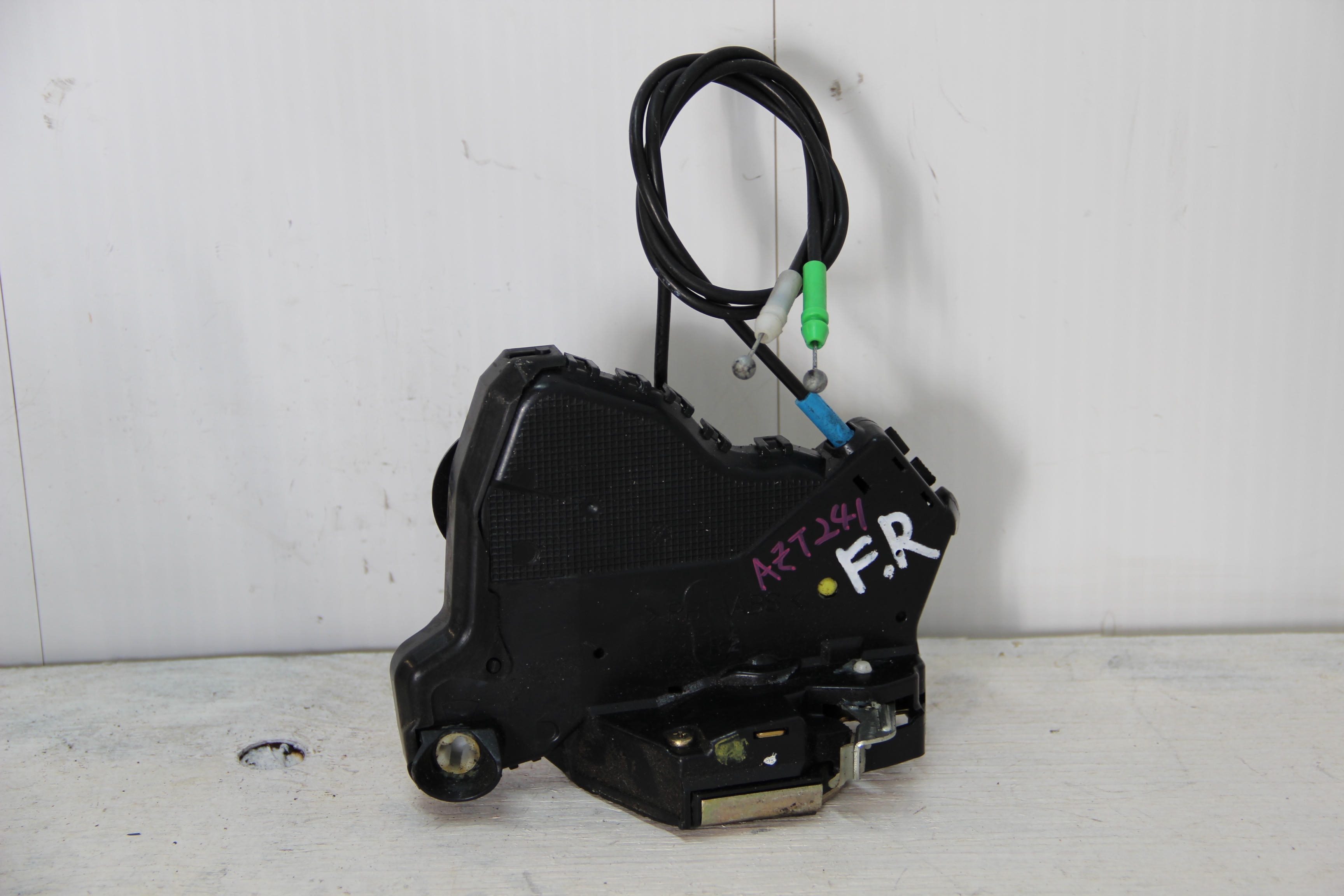 Замок двери Toyota Caldina AZT241