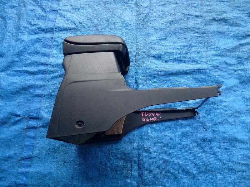 Подлокотник Suzuki Escudo