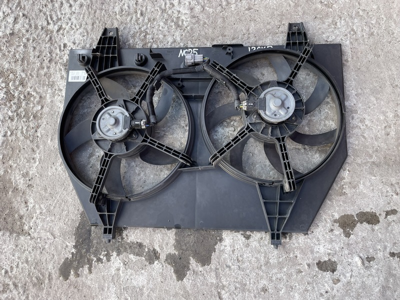 Диффузор радиатора Nissan Serena