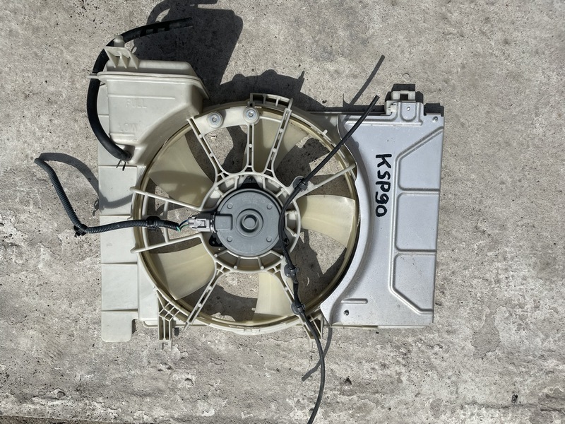 Диффузор радиатора Toyota Vitz