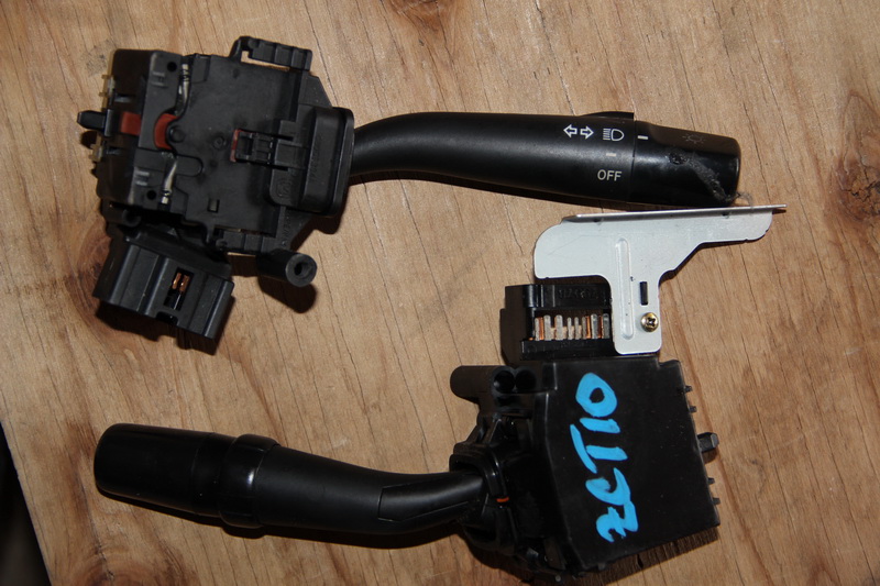 Подрулевой переключатель Toyota Opa ZCT10