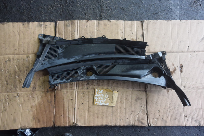 Решетка под лобовое стекло Nissan Skyline