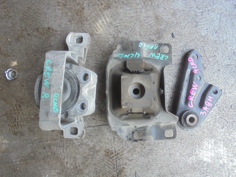 Подушка двигателя Mazda Premacy CREW