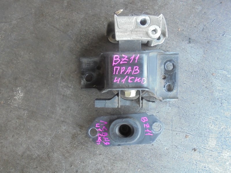 Подушка двигателя Nissan Cube BZ11