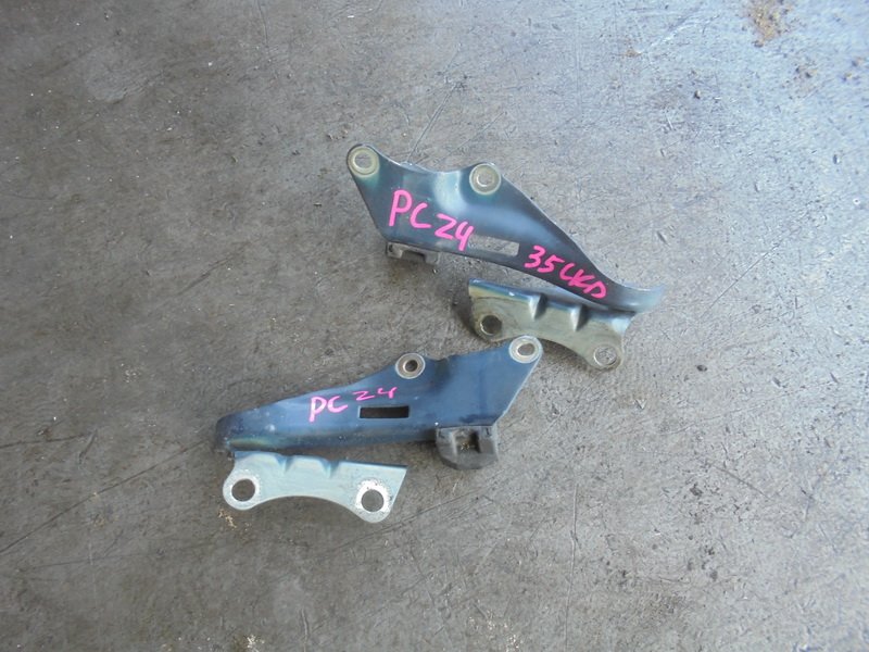 Петля капота Nissan Serena