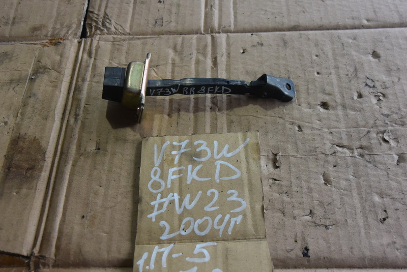 Ограничитель двери Mitsubishi Pajero