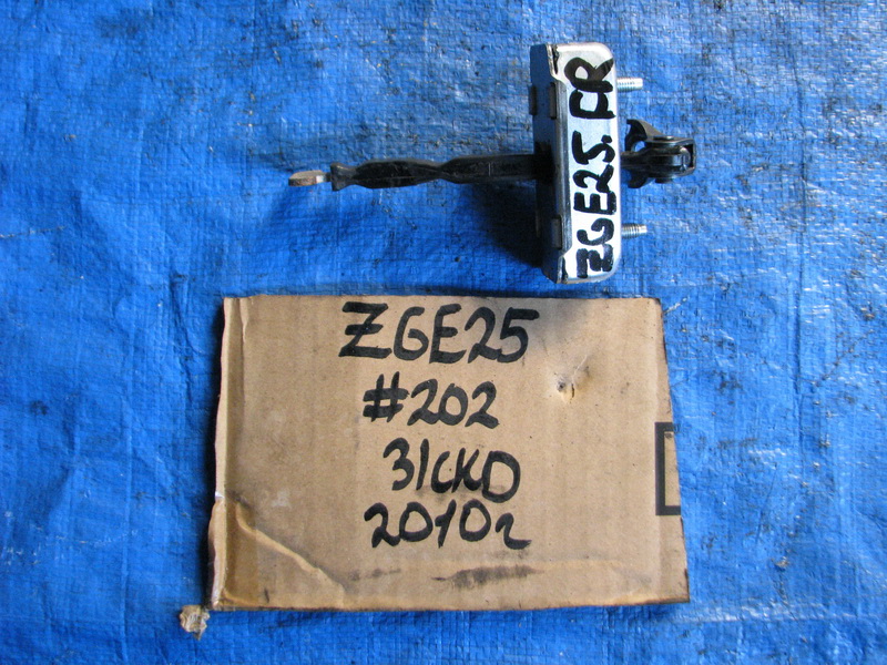 Ограничитель двери Toyota Wish ZGE25